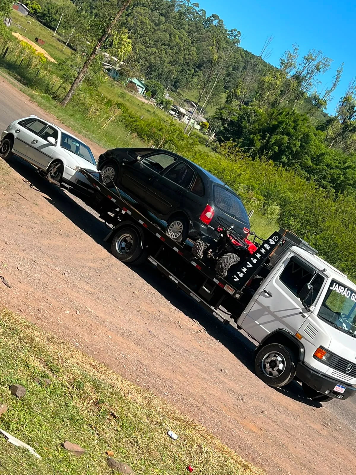 Guincho Jairão transportando veículos